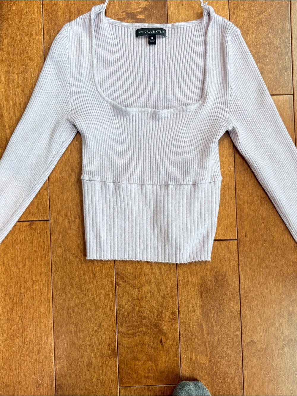 Kendall & Kylie Long Sleeve Ribbed Scoop Neck Top in Light Lavender small